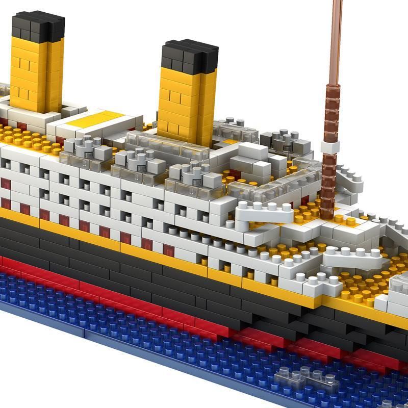 titanic boat toy