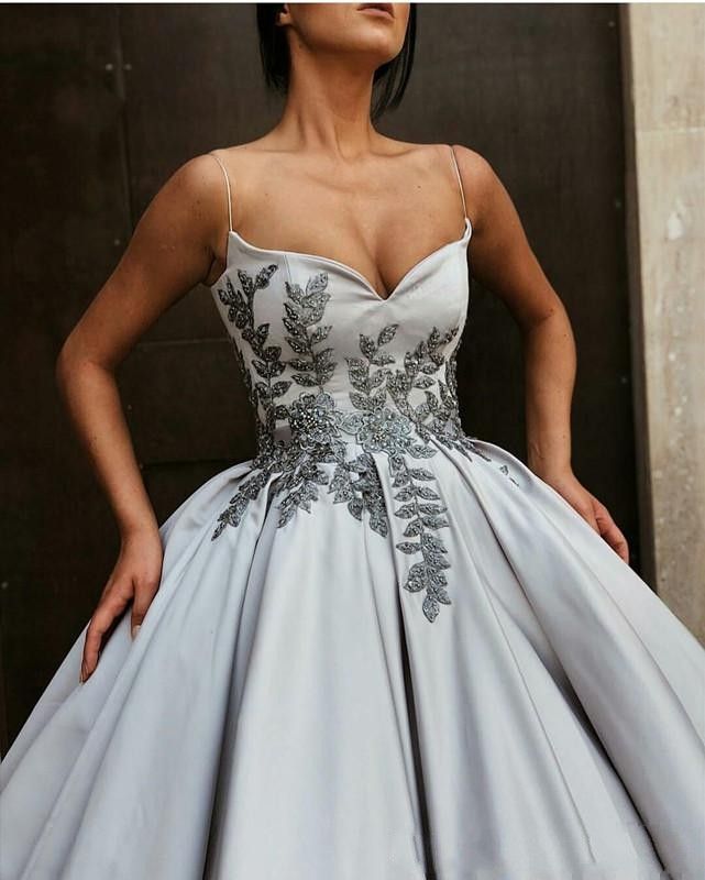2020 Simple Silver Spaghetti Prom Dresses Lace Appliqued Ball Gown
