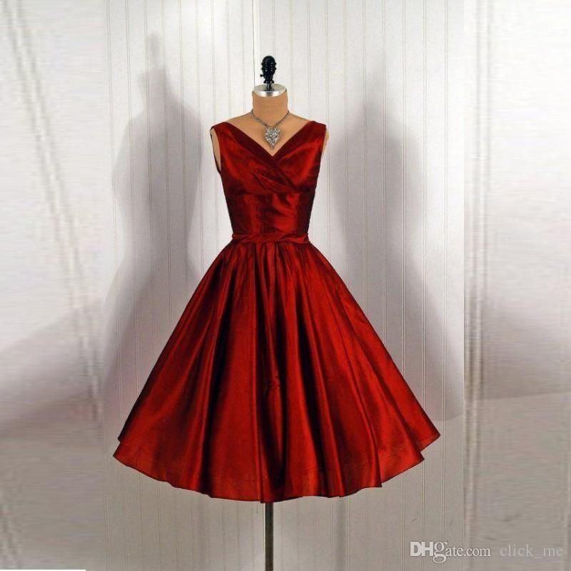 Compra Vestido Rojo Oscuro Corto Vestido De Dama De Satén Con Cuello En V  De Los Plisados \u200b\u200buna Línea Barato Prom Trasera De La Cremallera Por  Encargo De La Fiesta Vestidos Vestidos