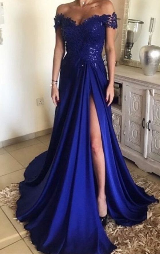 vestido longo azul aberto na perna