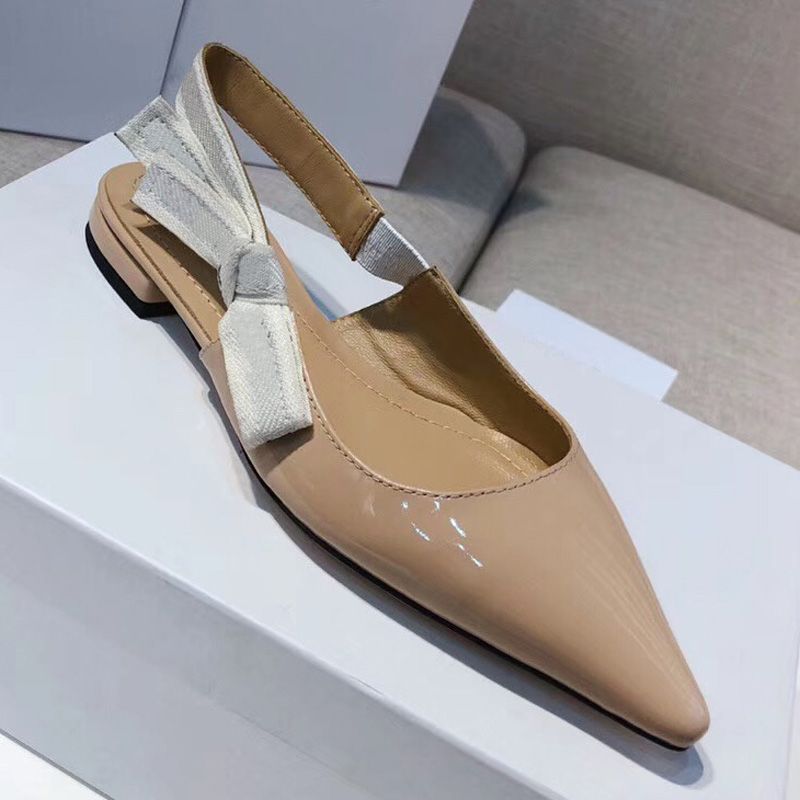 chaussures à talons plats