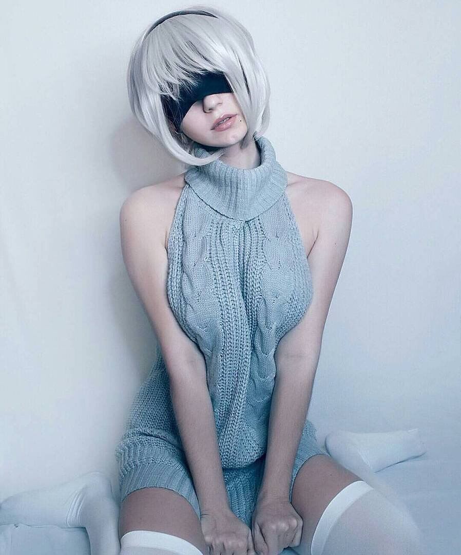2b cosplay grey sweater