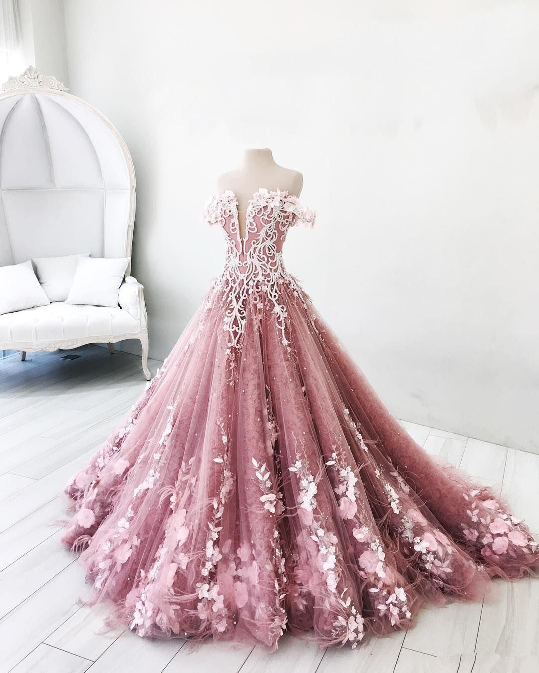 Rosa Hombro Prom vestidos de plumas 3D aplicaciones florales de encaje Cuentas de noche del partido Rosa Hombro Prom vestidos de plumas 3D aplicaciones florales de encaje Cuentas de noche del partido