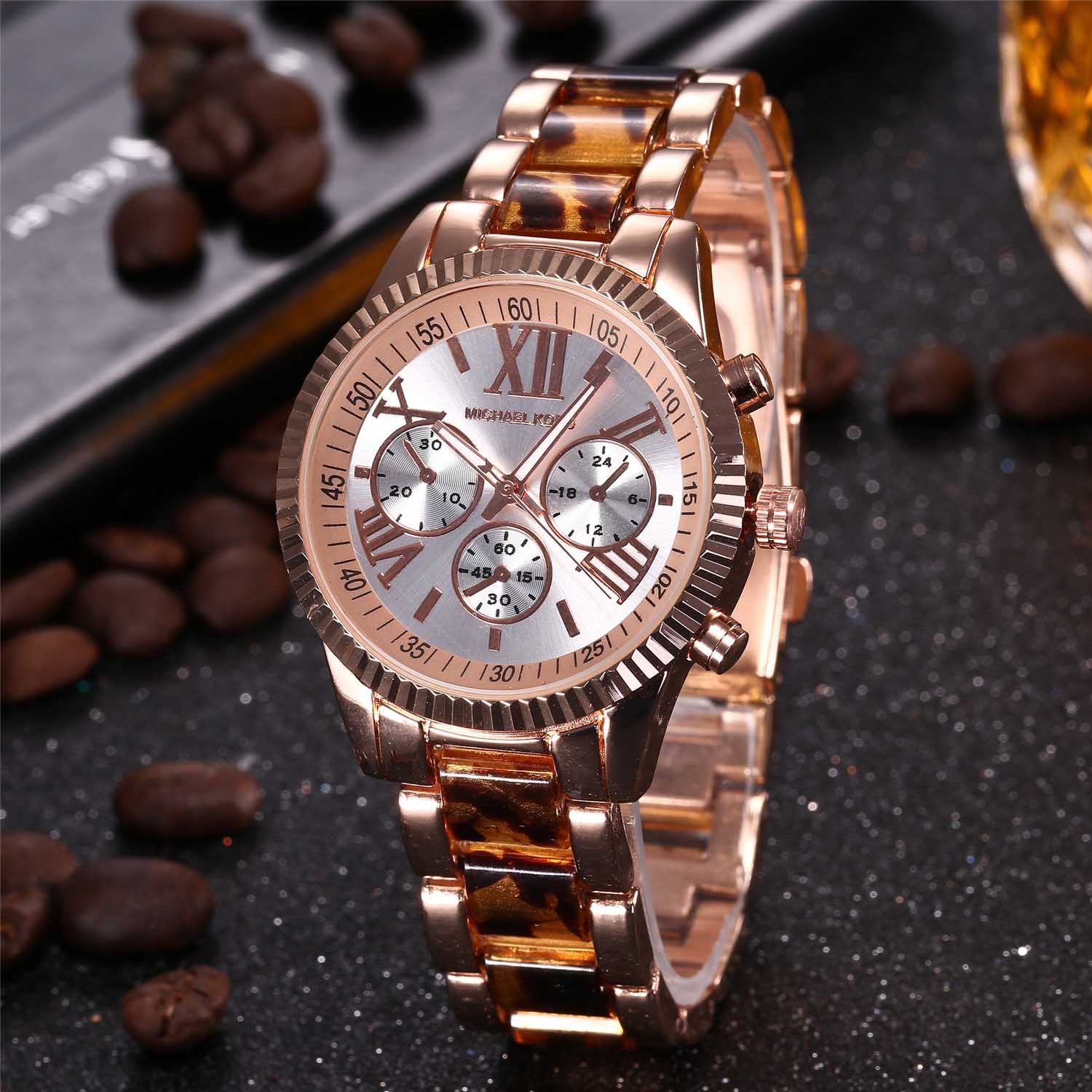 Womens Fashion Quartz Lady Wristwatches 