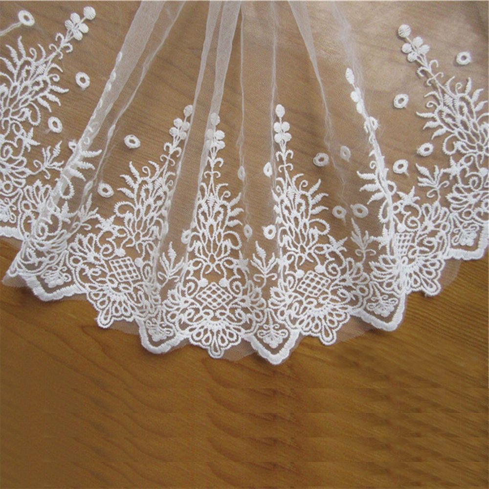 selling by the yard Beautiful white Floral Lace Trim// 1 inch wide