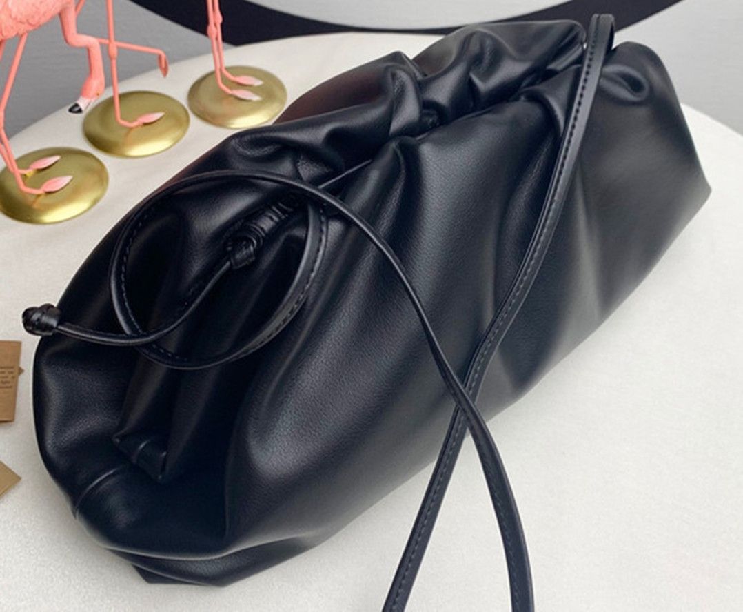 famous ladies handbag brands