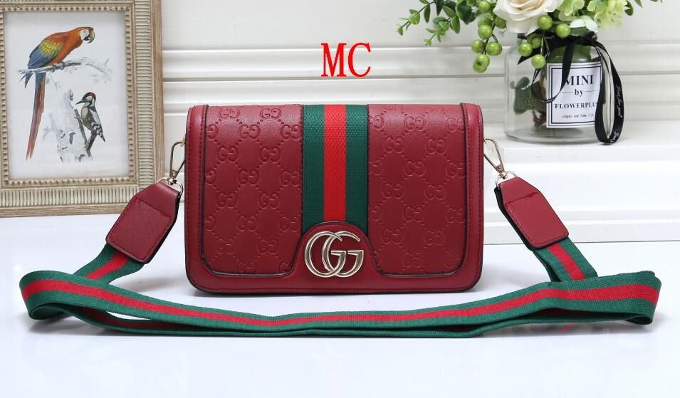 Womens Chain Shoulder Crossbody ABDGUCCI Bag Diagonal Leisure Fashion  Etters Small Square Trendy Handbags From Aoe1388, $ 