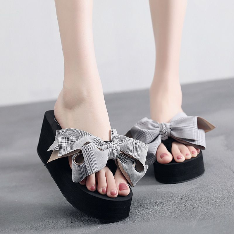 Groothandel Slippers Voor 16,07 €, Haal Dames Platform Flip Flops Strand  Slippers Vrouwen Zomer Schattige Dias 2020 Dames Hoge Hak Slippers Mode Dames  Slippers Buiten Van Dressshoesstreet Online Winkel |DHgate