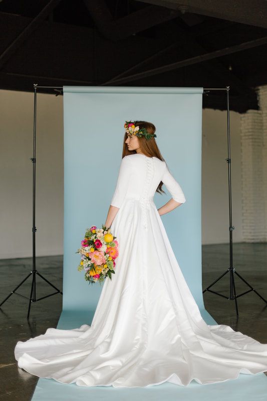 Compra 2020 Simple A Line Satin Vestidos De Novia Modestos Con 3/4 Mangas  Con Cordones De Correa De Cuello De Espalda LDS LDS BRIDAL BUSHS MANERAS  HECHO HECHO Barato | Entrega Rápida