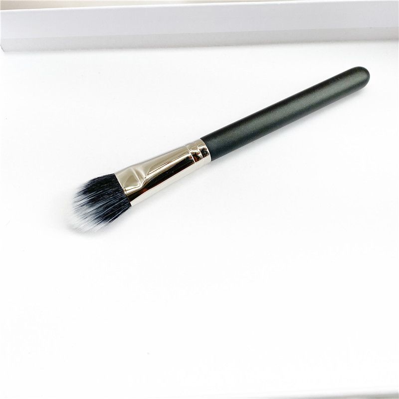 Duo Fibre Foundation/Concealer/Mineralize Brush 132 Flawlessly Evenly