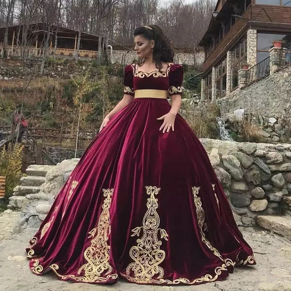 Arabic Scoop Neck Velvet Ball Gowns 