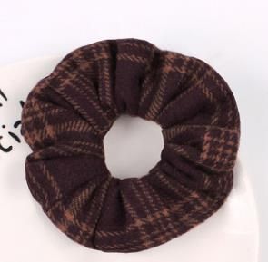 # 3 Woolen scrunchie hårband