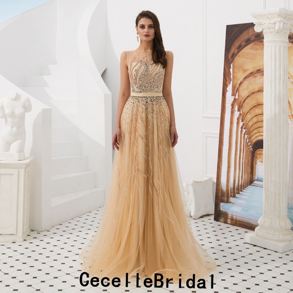vestido florido em casamento