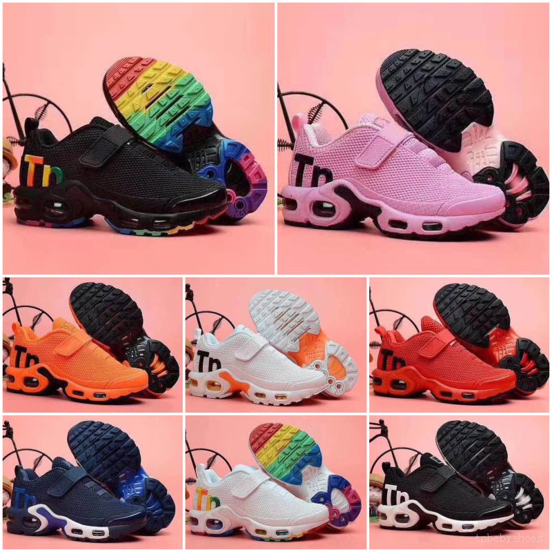 girls running spikes