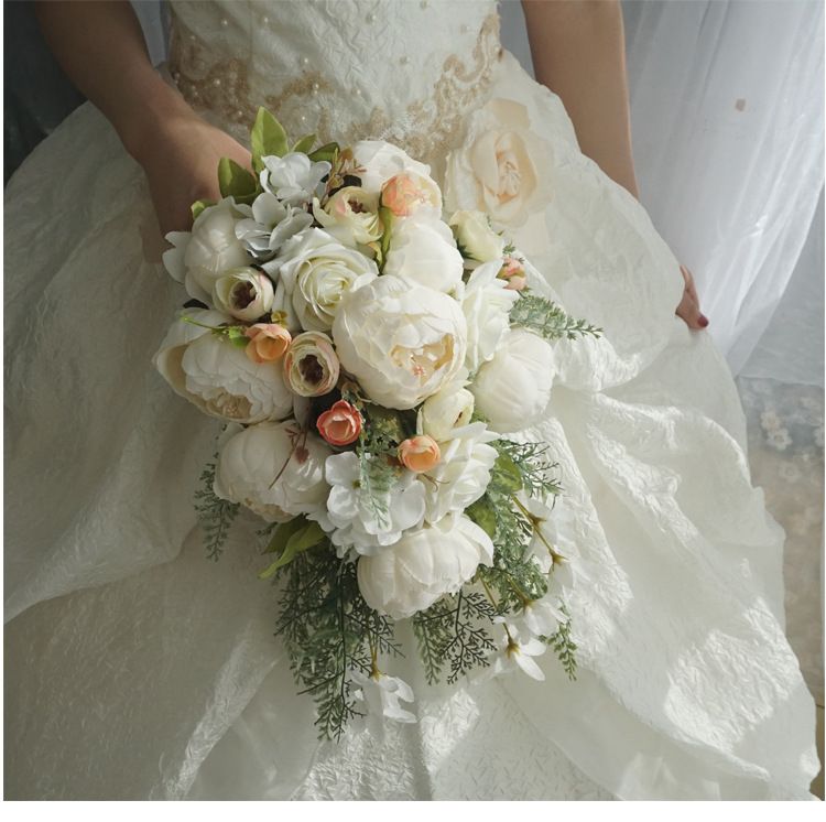 white wedding bridal bouquets