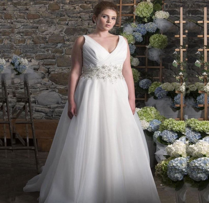 2020 Plus Size White Wedding Dresses V Neck Sleeveless Pearls A