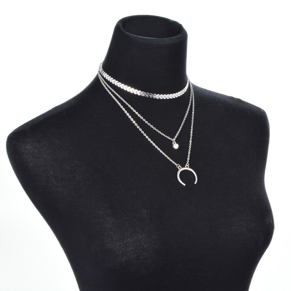 choker necklace with diamond pendant