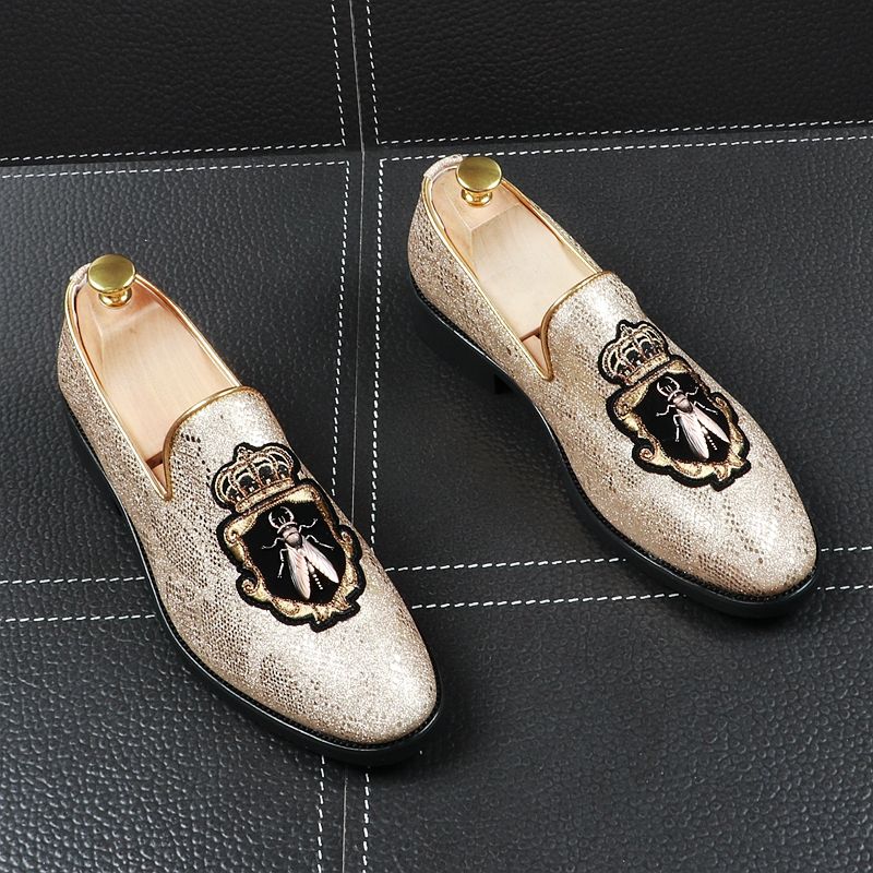 Nuevos hombres alta calidad en punta bordado abejas zapatos mocasines vestido de novia masculino