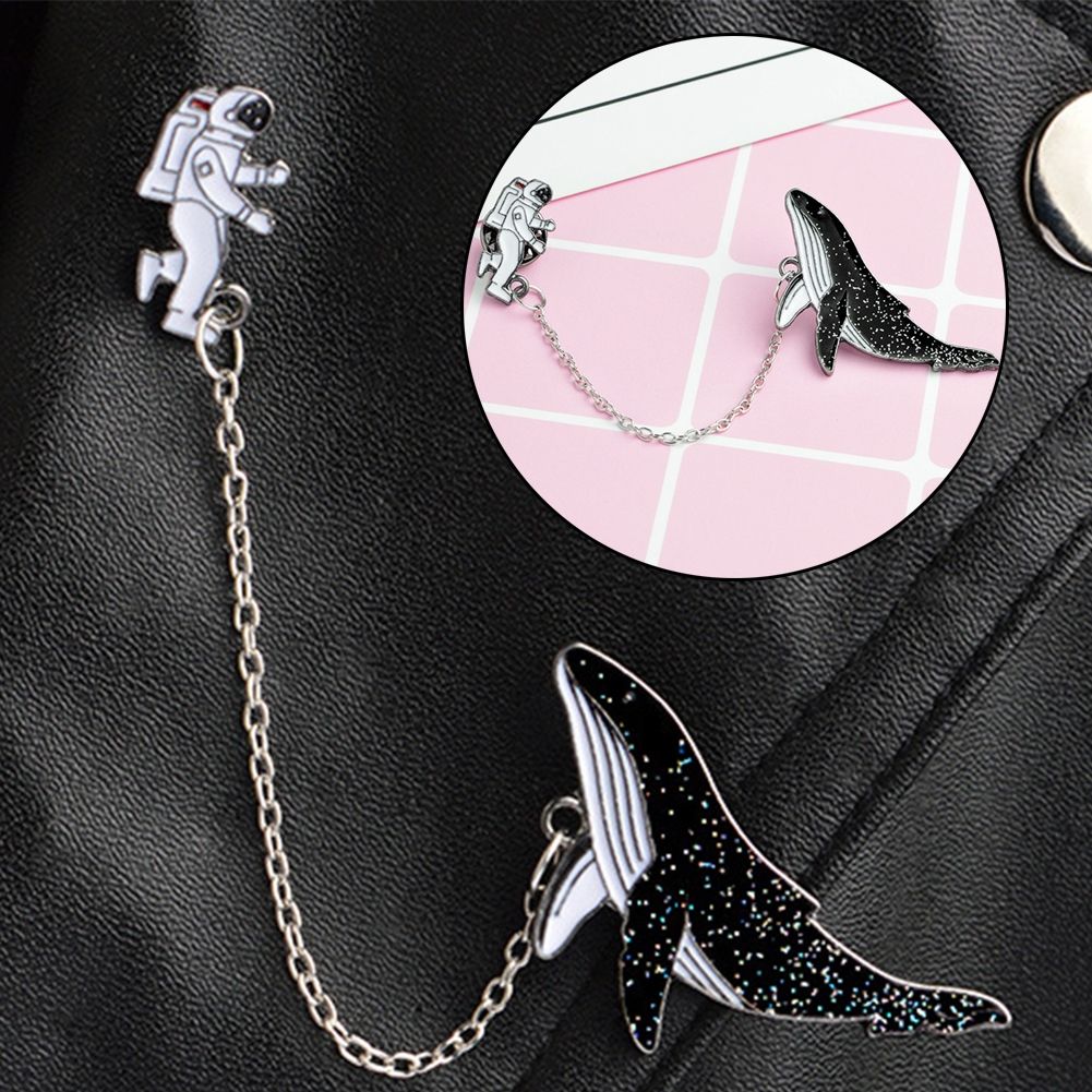 Vous n/êtes Pas Seul Broche en l/émail dune Forme de lastronaute et de la Baleine Badge cr/éatif et Bijou Mignon comme Un Accessoire pour Le v/êtement l/écharpe Le Sac ou Le Coussin Le Chapeau