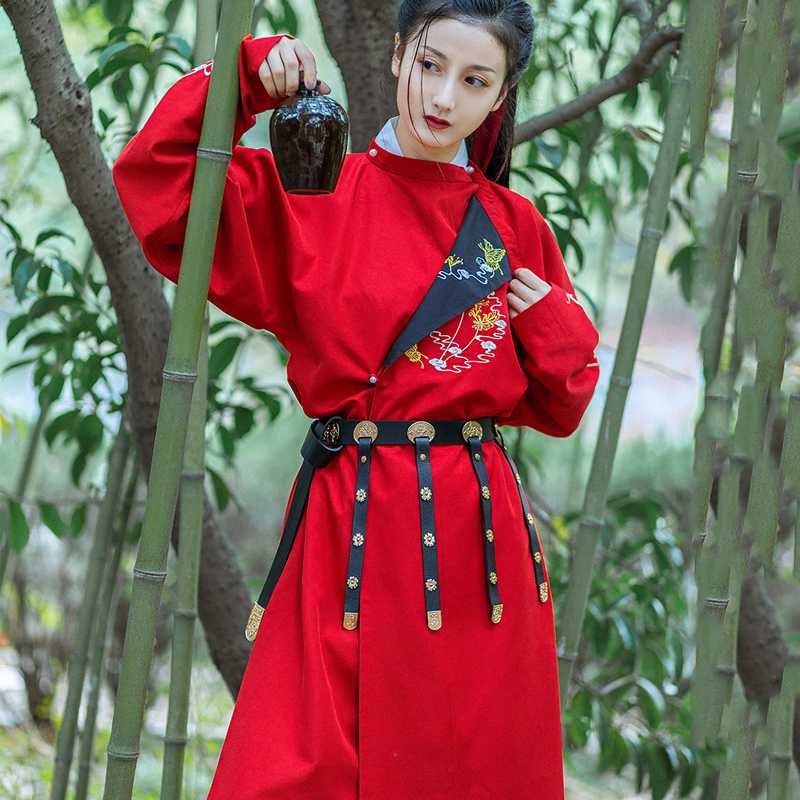 red hanfu