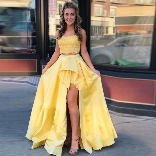 Chic Spaghetti Straps Yellow Graduation 