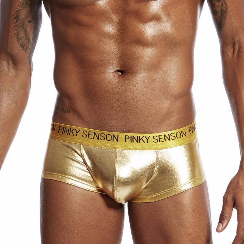 hombres con ropa interior mojada