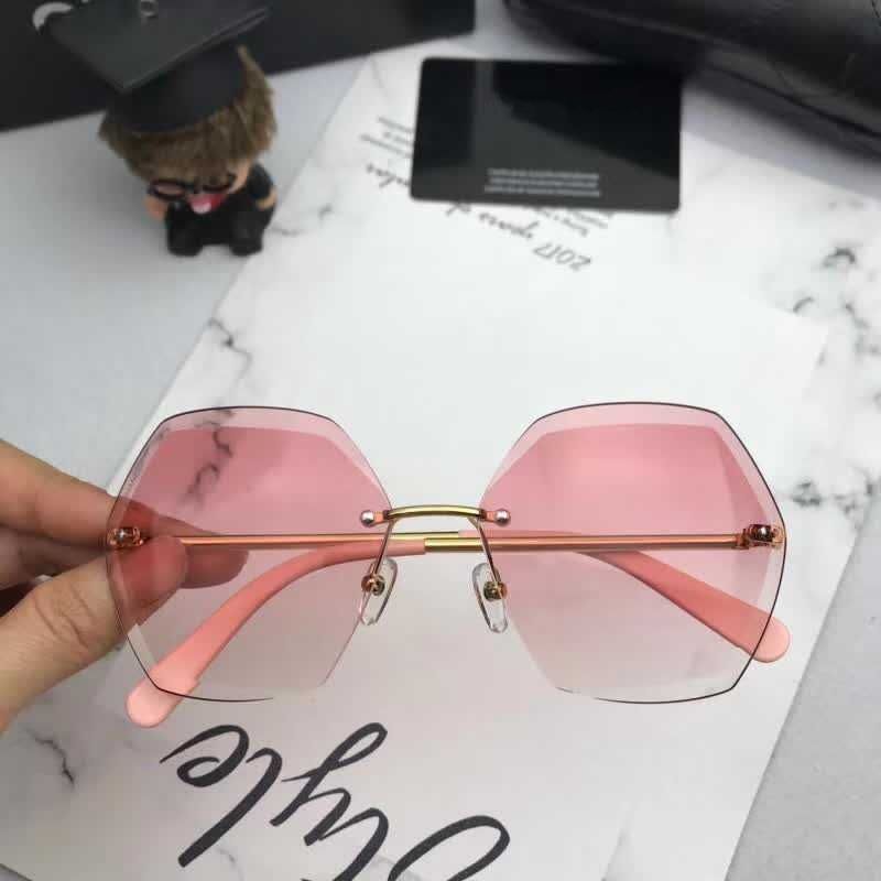 Luxury Round Designer Pink Lens Sunglasses For Women Classic Brand Driving  Fashion With Case Model 71180 From Hunian, $36.31