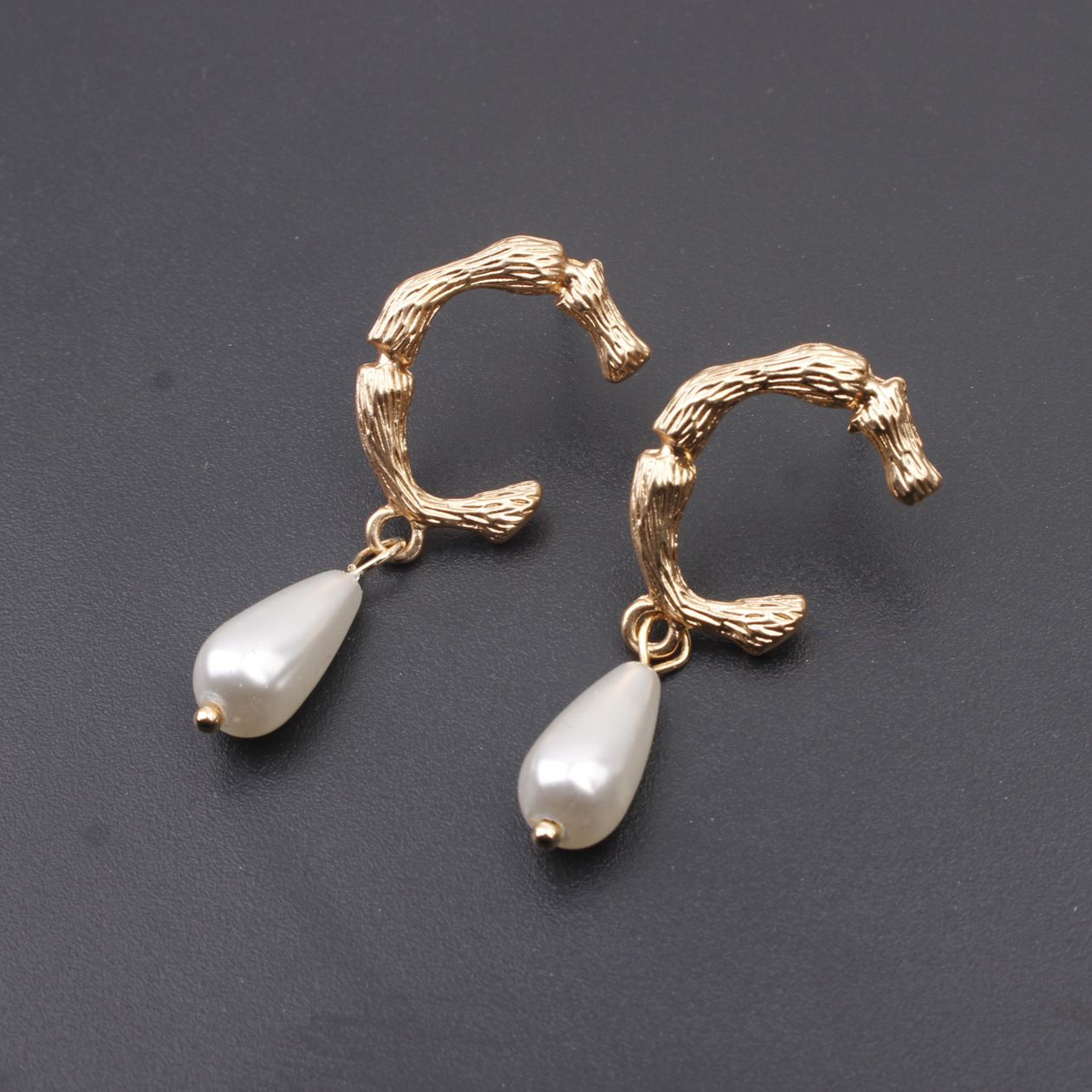 Nouvelle arrivée irrégulière en Alliage Perle Géométrique Déclaration Femmes Dangle Boucles d'oreilles pendantes Nouvelle arrivée irrégulière en Alliage Perle Géométrique Déclaration Femmes Dangle Boucles d'oreilles pendantes