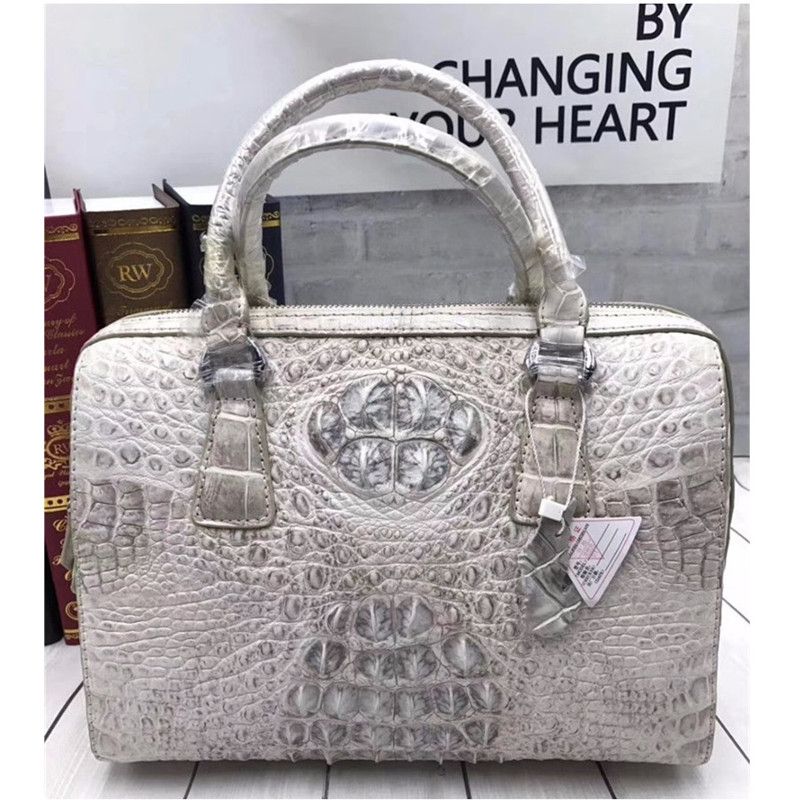 grey designer changing bolsa