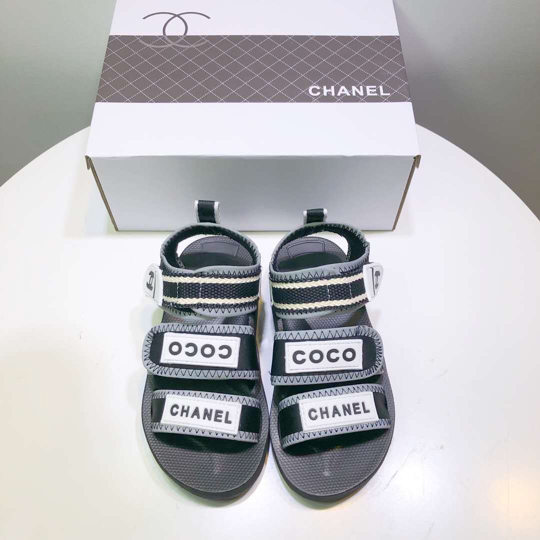 Venda Por Atacado De BRAND Miúdo Preto Sandália Para Menino Sapatos  Designer De Moda Verão Sapatos Vermelho Menina Cunha Plataforma Sandália Eu  26 35 Modernos E De Baixo Preço| DHgate.Com