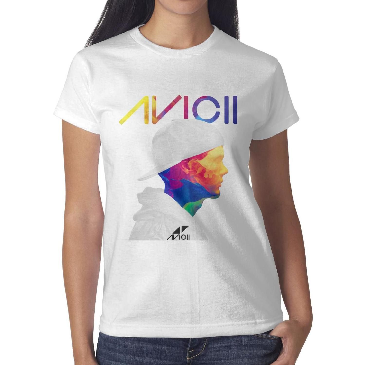 Antagonista Susceptibles a pequeño Avicii Stories logo camiseta roja para mujer, camisetas, camisetas, camisetas con la impresión del campeón clásico de superhéroes, camiseta clásica Antagonista Susceptibles a pequeño Avicii Stories logo camiseta roja para mujer, camisetas, camisetas, camisetas con la impresión del campeón clásico de superhéroes, camiseta clásica