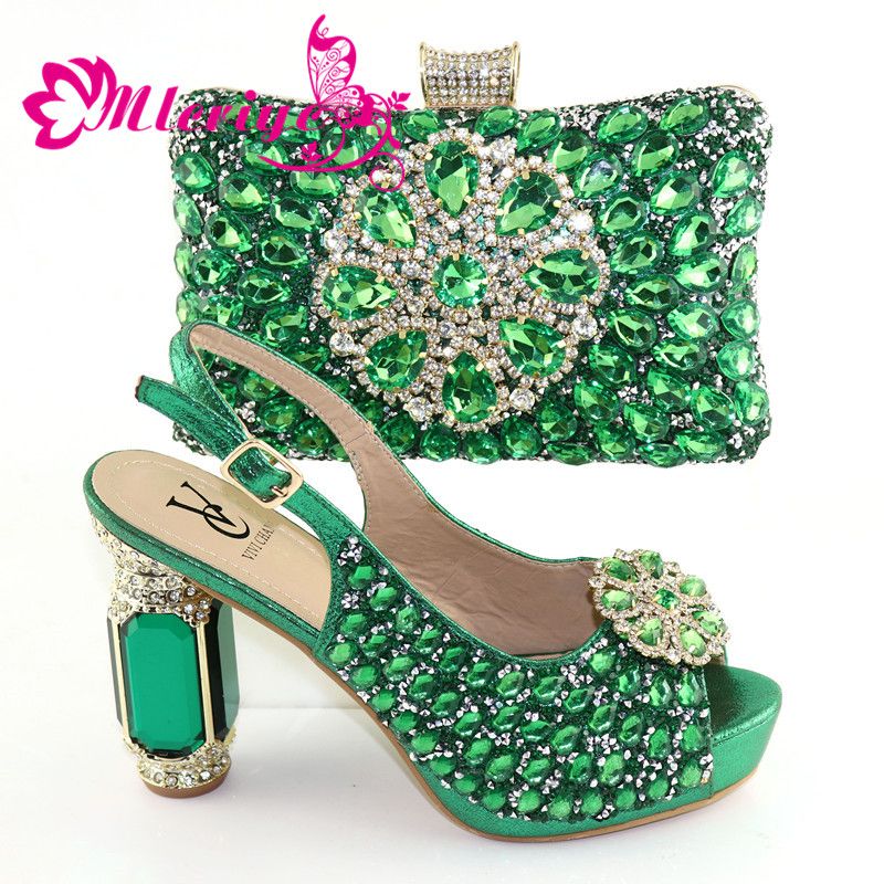 beige designer handbolsa