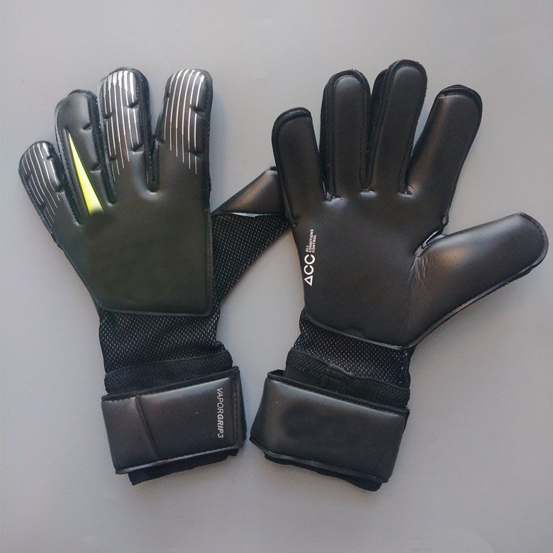 nike goalkeeper gloves fingersave