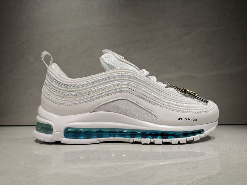 tenis da nike com agua benta