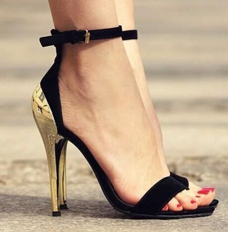 trendy black heels