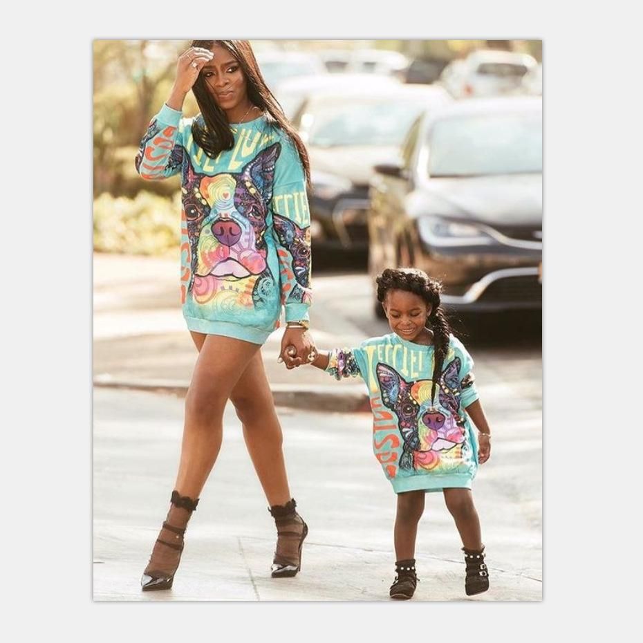 mom and daughter matching holiday outfits