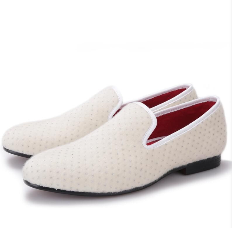Recién llegado de blanco para hombres hechos a mano con mocasines de fiesta