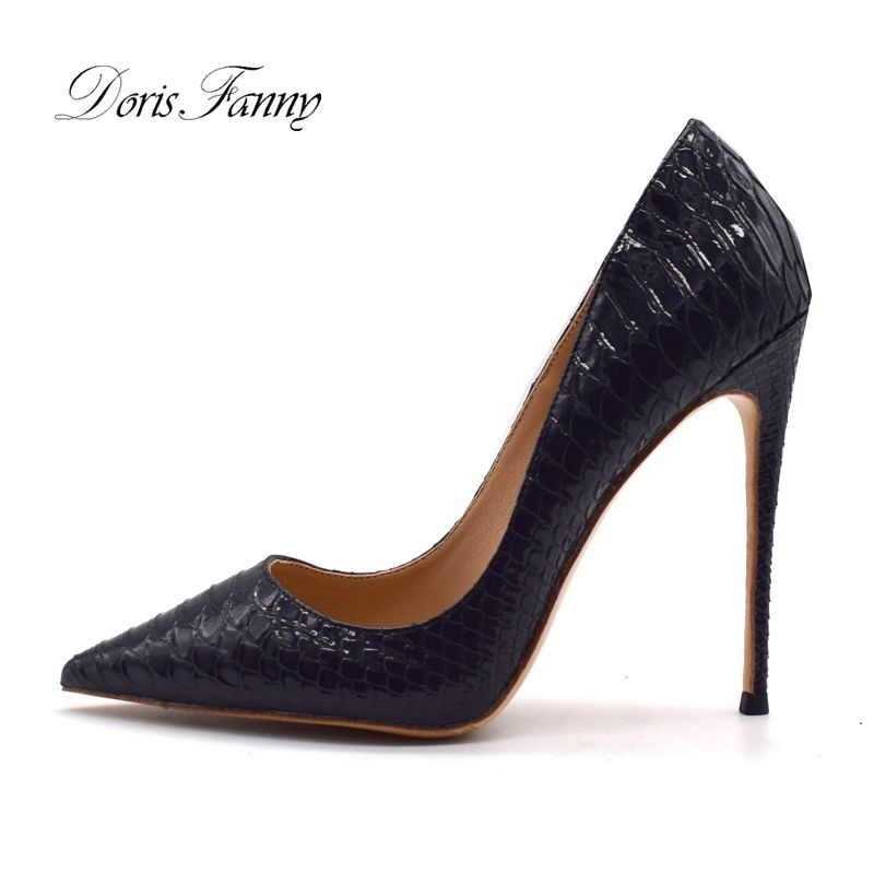 ladies black pumps
