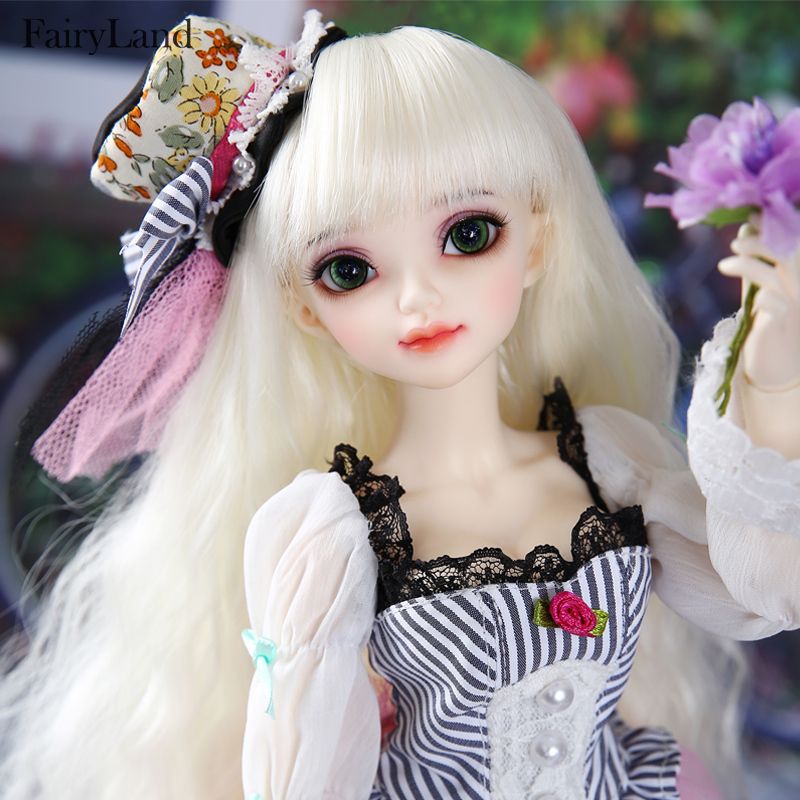 minifee doll