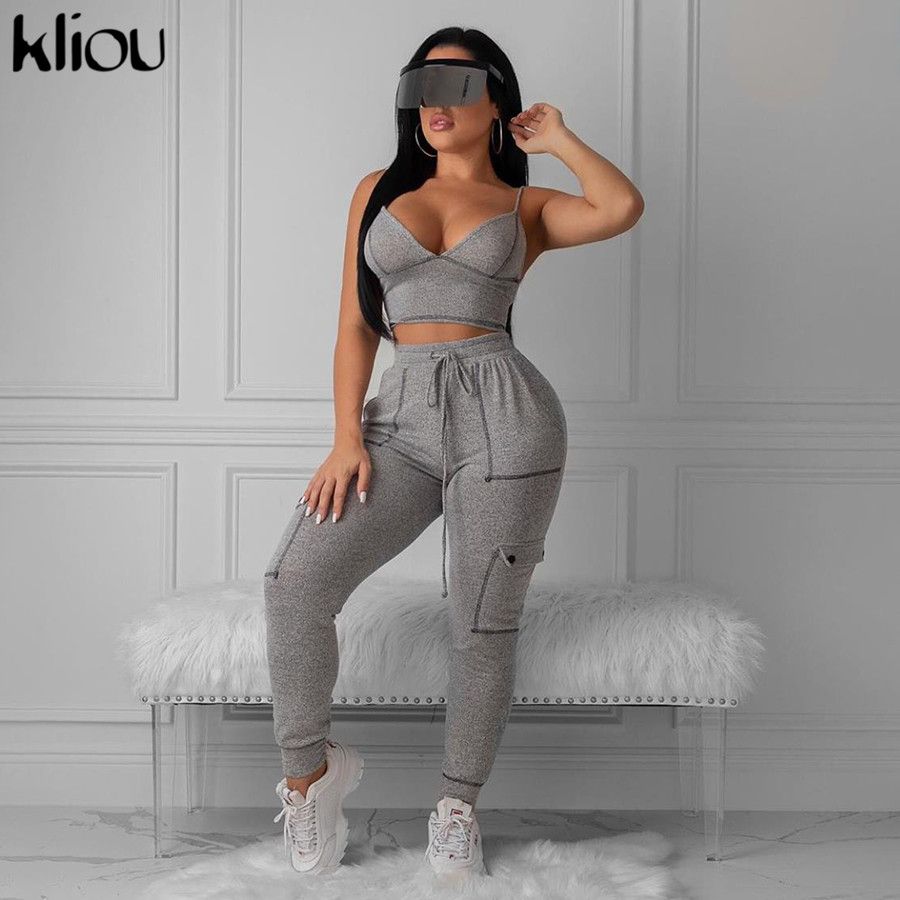 gray crop top outfit