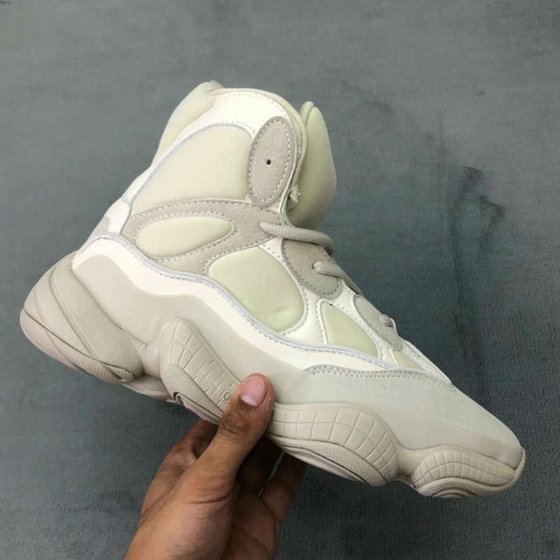 Une adidas Yeezy Quantum Basketball Barium pour l'été Le.