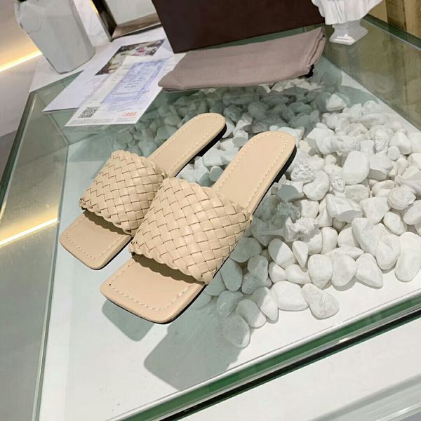 ladies designer flip flops