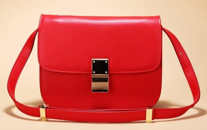 women celine medium classic leather shoulder bolsa