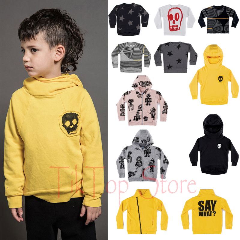 Niño muchacho muchacha con camiseta con capucha camiseta Niño muchacho muchacha con camiseta con capucha camiseta