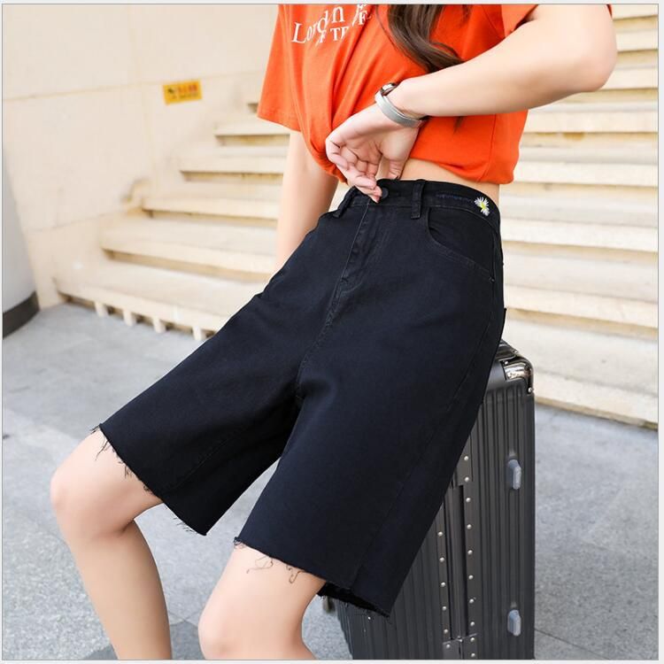 black loose shorts