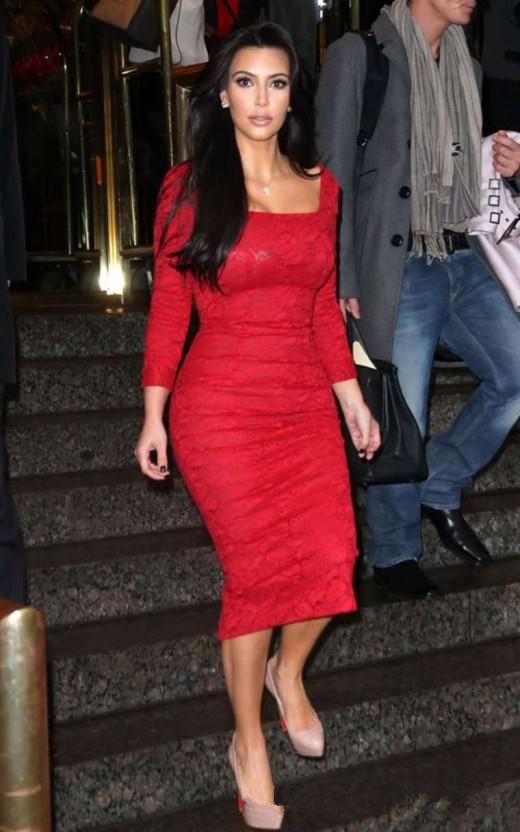 Kim Kardashian Vestido de cóctel de encaje rojo Manga larga Llena de encaje Llena