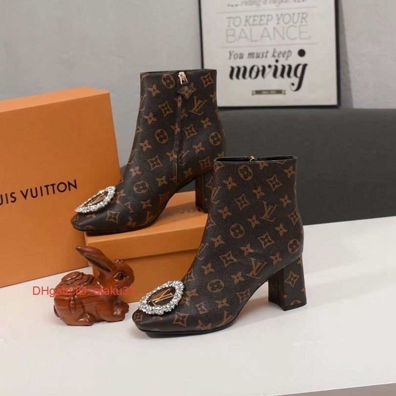 Compra Diseñador De Lujo Invierno Nueva Marca Botas Para Mujer Botas De  Cuero De Tacón Bajo Zapatos De Cuero Para Mujer De Alta Calidad Moda Para  Mujer 09171 Barato | Entrega Rápida