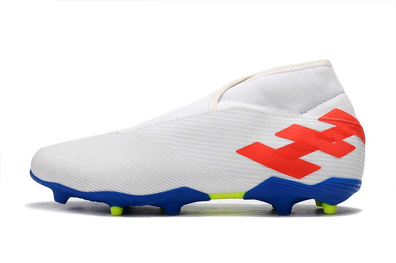 messi laceless cleats