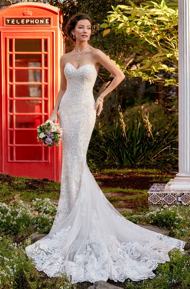 sweetheart neckline strapless wedding dress