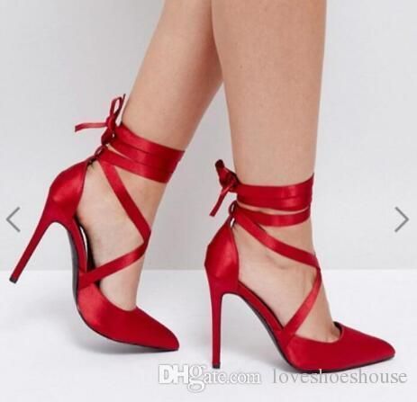 zapatos altos rojos